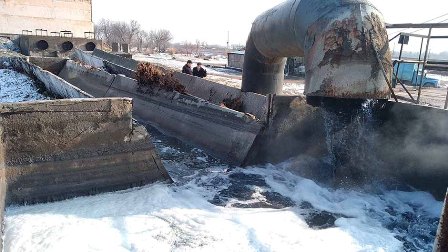 Вода в реке Чирчик: ее легко загрязнить, трудно очистить