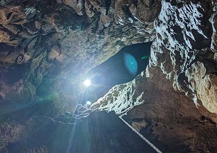 Сквозь щель в скале — в пещеру Пальтау